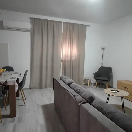 شقة Laura